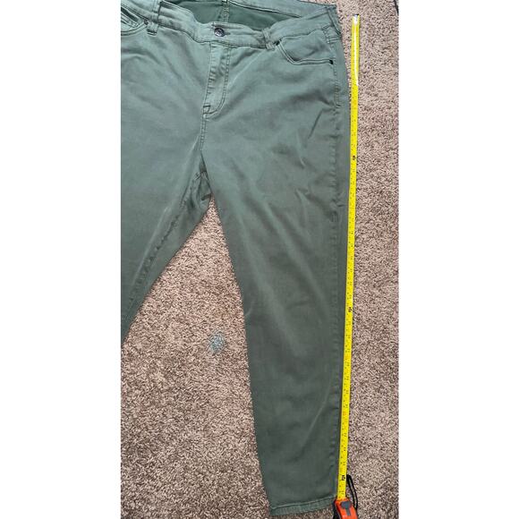 Celebrity Pink Mid Rise Skinny Ankle Pant - Size 18*** - Picture 7 of 8